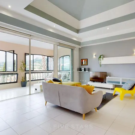Elise Five Stars Holiday House *