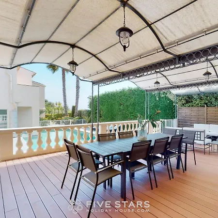 Elise Five Stars Holiday House *