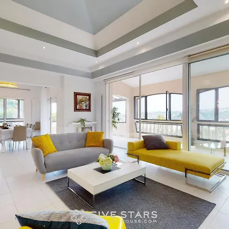 Elise Five Stars Holiday House * Niza