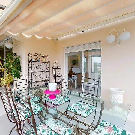 Elise Five Stars Holiday House Niza