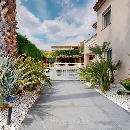 Elise Five Stars Holiday House