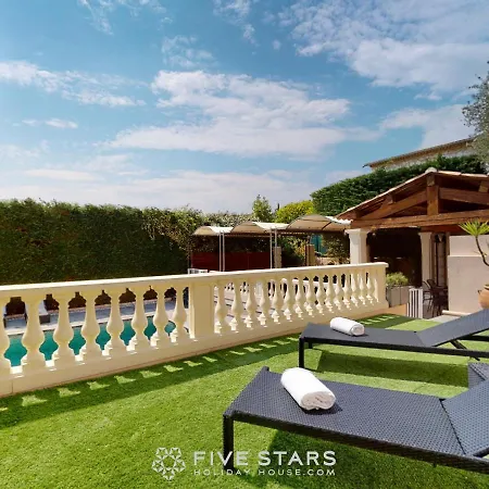 Elise Five Stars Holiday House