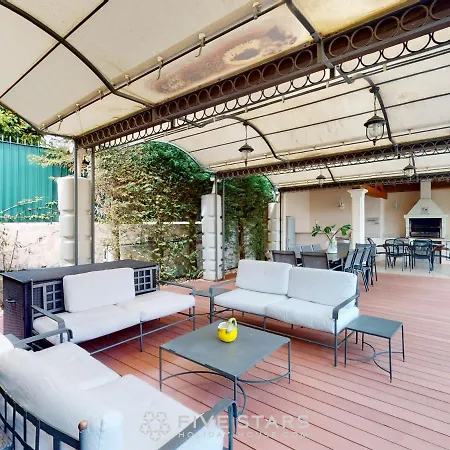 Elise Five Stars Holiday House Niza